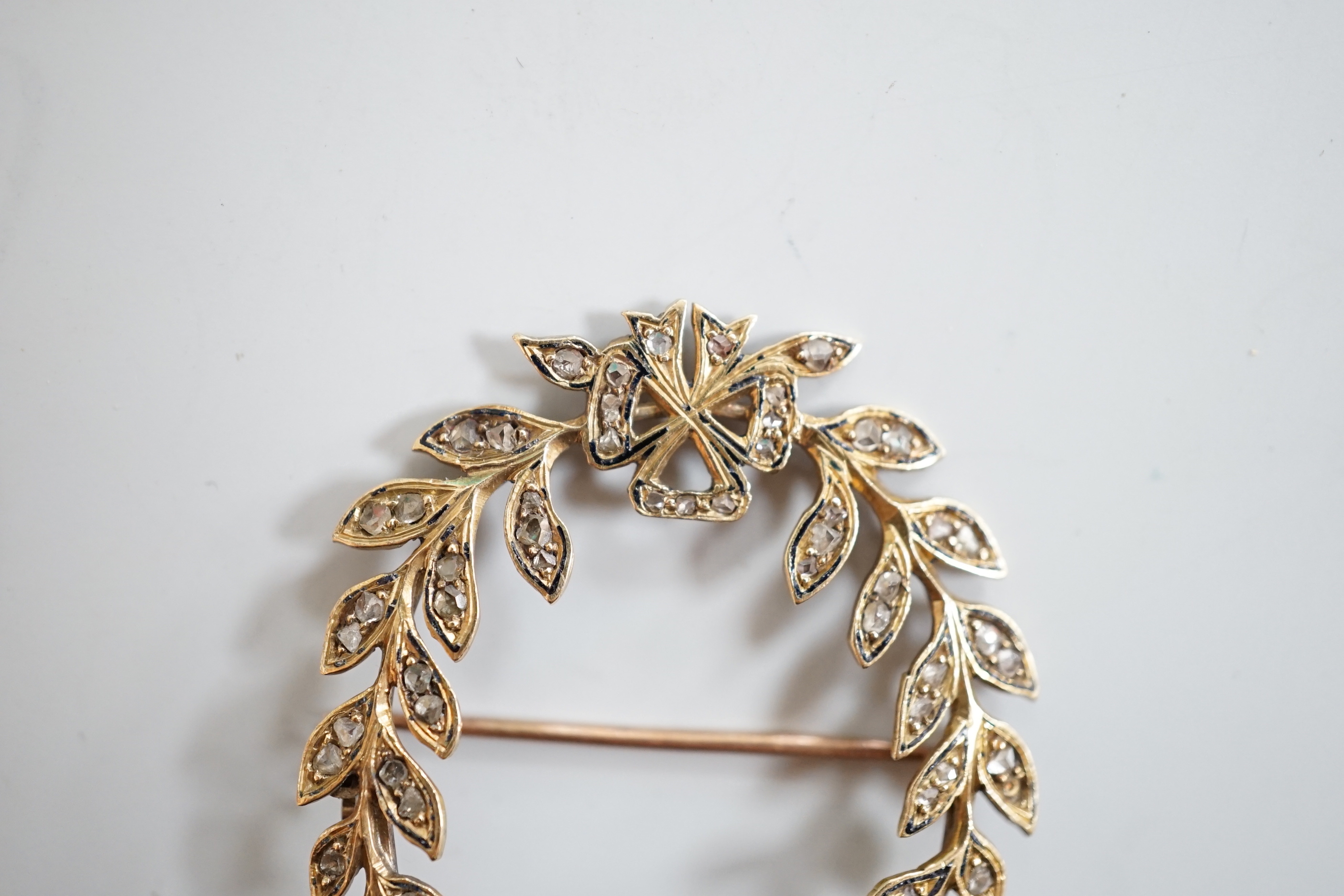 An early 20th century yellow metal and rose cut diamond set oval open work wreath brooch, 40mm, gross weight 5.1 grams.